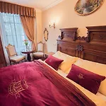 Svatojansky Dvur فندق 4*