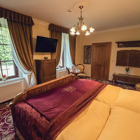 Svatojansky Dvur 4*