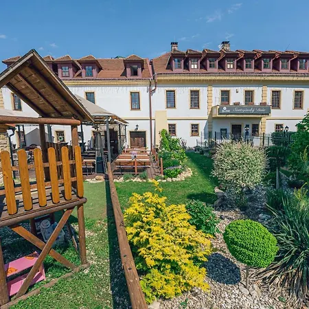 Svatojansky Dvur 4* Prague