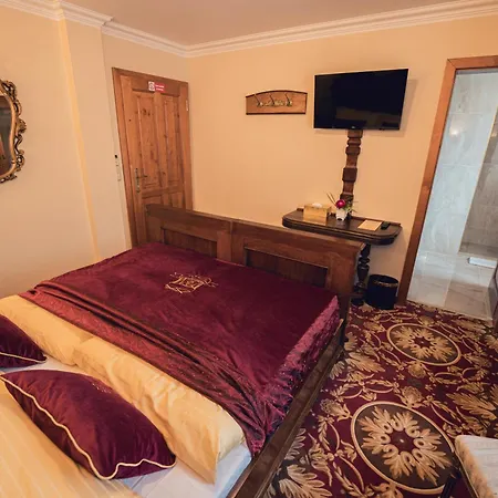 Svatojansky Dvur 4*