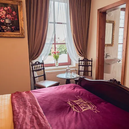 Svatojansky Dvur 4*