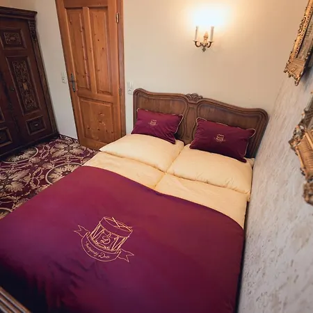 Svatojansky Dvur 4*