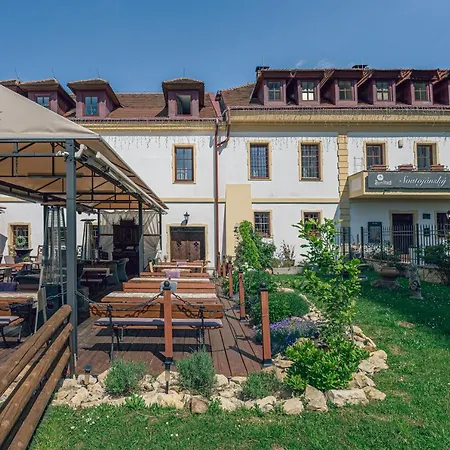Svatojánský Dvůr 4* Praga