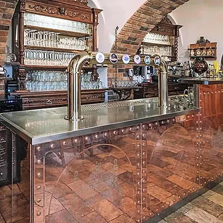 Svatojansky Dvur 4*