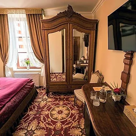 Svatojansky Dvur 4*
