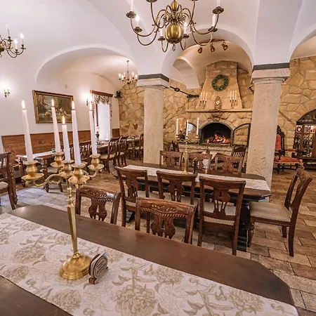 Svatojansky Dvur فندق 4*