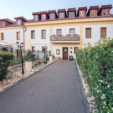 Svatojansky Dvur 4*